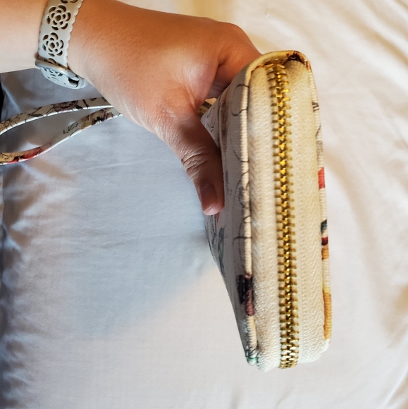 GC Wristlet floral and butterflies - Picture 4 of 8